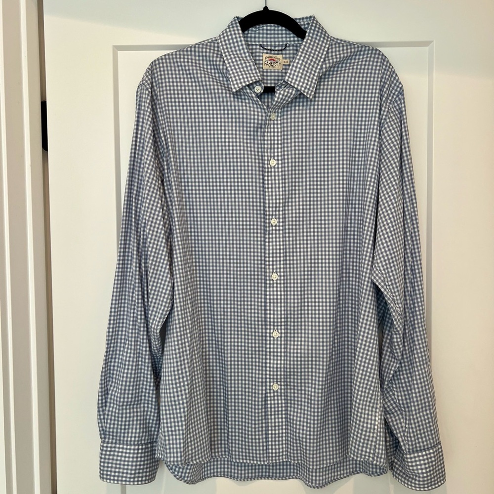 Faherty Men’s Blue Gingham Button Down - Like New (XL)